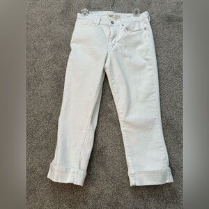 Levi's Women's MId Rise Capris Size 4/27. NWT